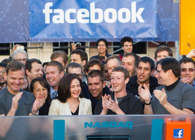 Mark Zuckerberg đã giúp Facebook thống trị thế giới thế nào